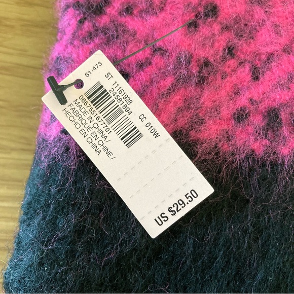 Victoria’s Secret Winter Angel Collection Fuchsia Buffalo Check Scarf - NWT - Picture 2 of 6